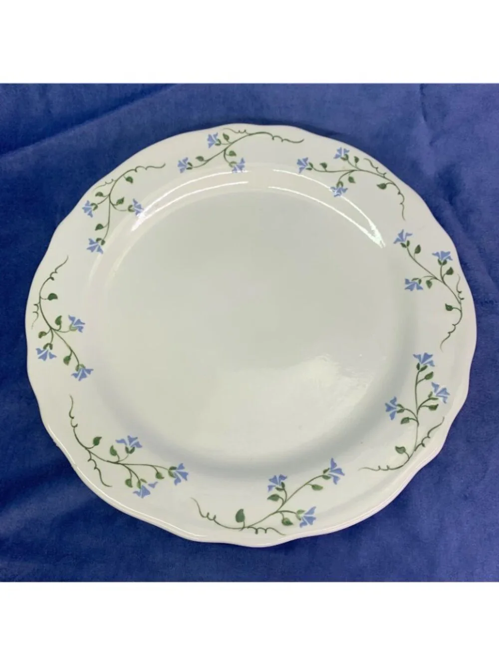 Too Fortunate Pottery FLORAL GRAPES Scalloped Rim Signed Dinner Plates Set of 2